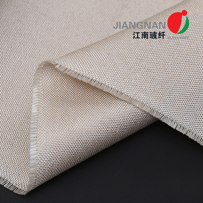 Tahan kimia yang sangat baik Tekstur Fiberglass Roll Kain untuk perlindungan pengelasan